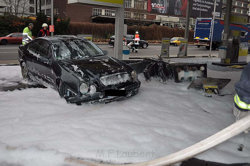 Tanksaeule umgefahren in Leverkusen P41.JPG